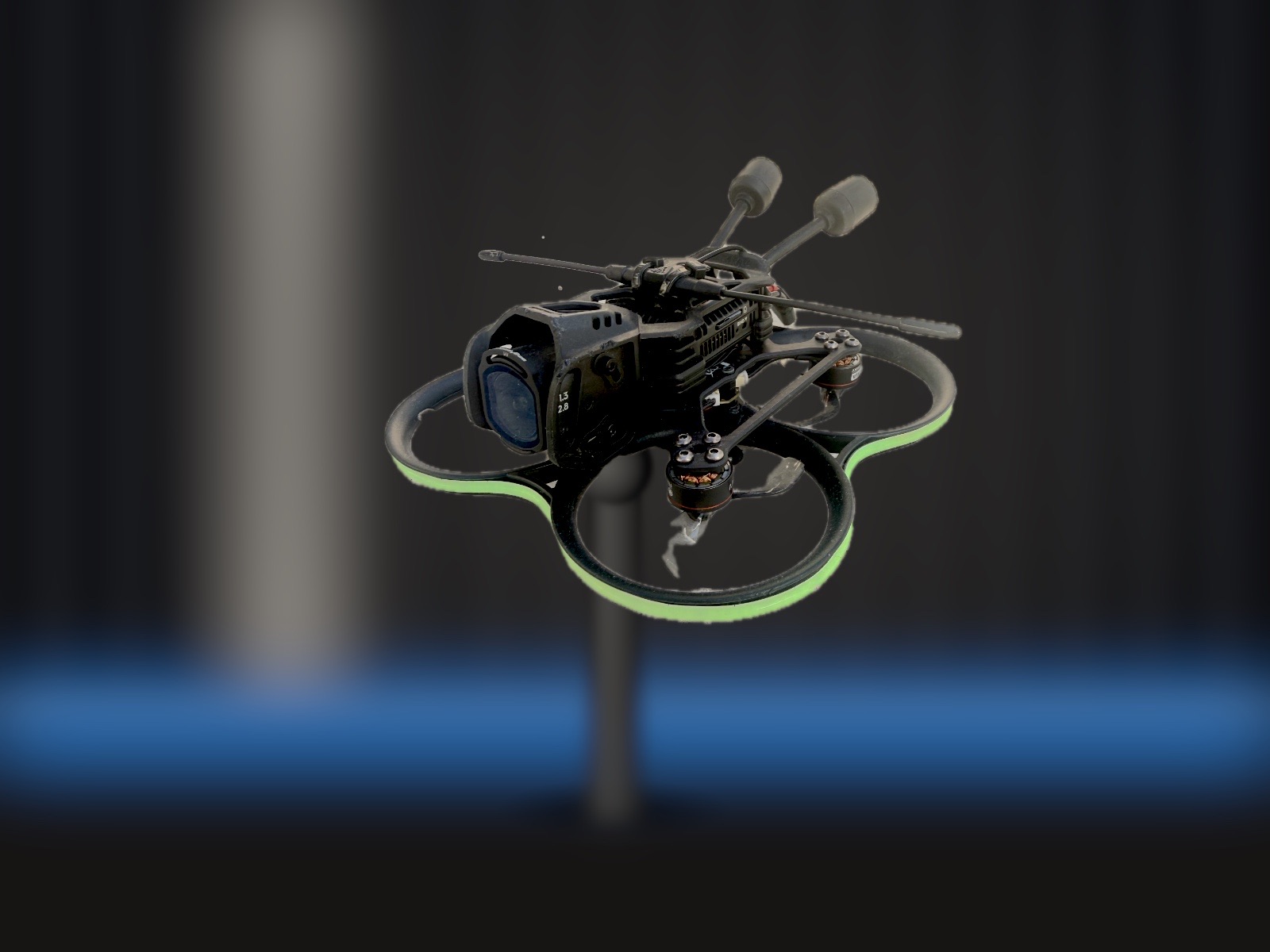 Le drone Pavo20 Pro sur son support.