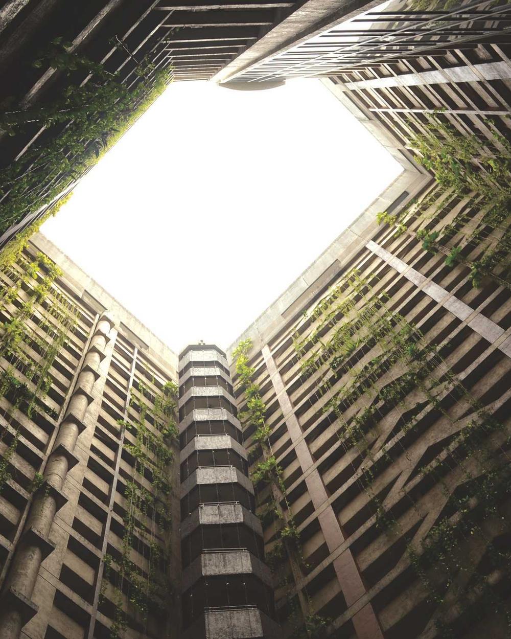 Image extraite d&rsquo;un passage FPV &agrave; travers un espace int&eacute;rieur.